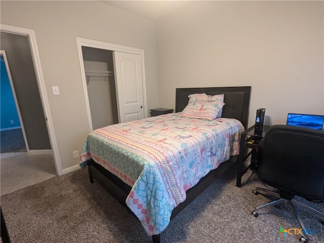 bedroom featuring carpet floors and a closet