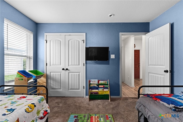 6505 Cassidy Ln, Killeen, TX 76542 - bedroom with a closet, carpet floors, and a textured wall
