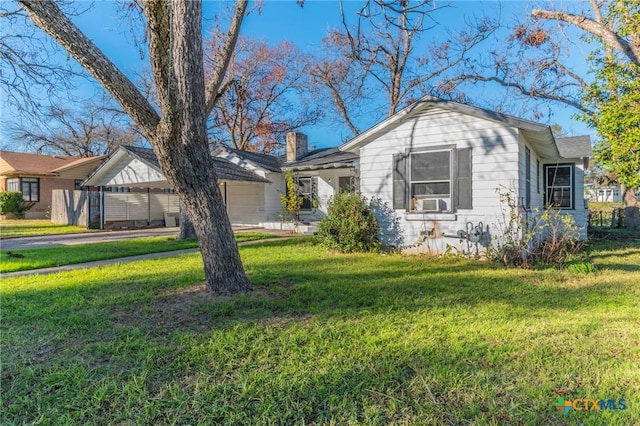 ranch-style home featuring a front lawn