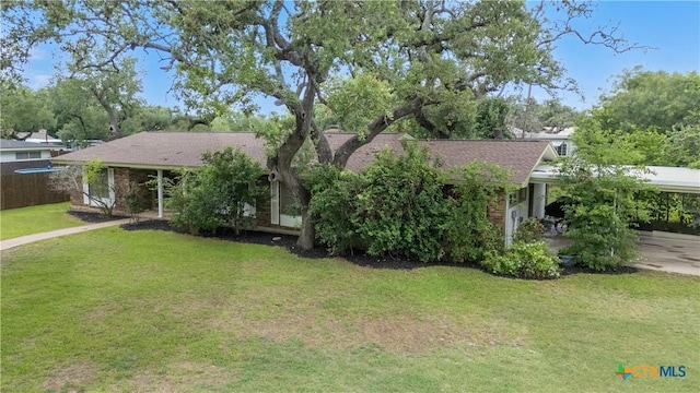 204 W Johnson St, Cuero, TX 77954 - view of property hidden behind natural elements featuring a shingled roof