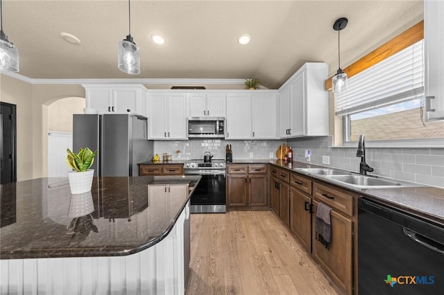 1442 Neff Dr, Copperas Cove, TX 76522 - kitchen with appliances with stainless steel finishes, light wood-type flooring, white cabinets, crown molding, and backsplash