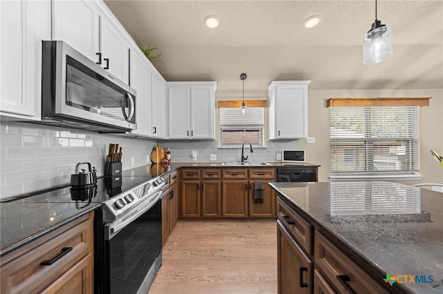 1442 Neff Dr, Copperas Cove, TX 76522 - kitchen with stainless steel appliances, a textured ceiling, light wood finished floors, white cabinets, and decorative backsplash