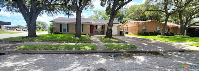 4601 Evergreen Ln, Victoria, TX 77904 - ranch-style home with driveway, brick siding, and a front yard
