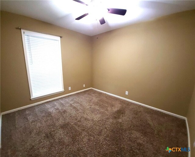 unfurnished room featuring ceiling fan and carpet flooring