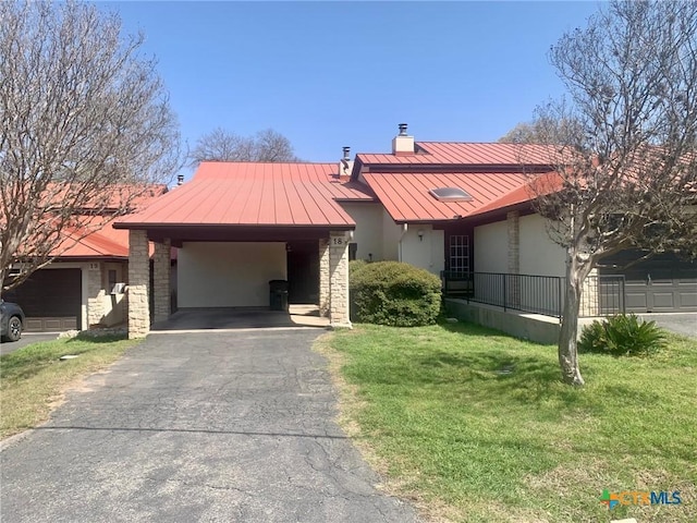 195 Gallagher Dr Unit 18, Canyon Lake, TX 78133 - view of front facade with a front yard, a standing seam roof, an attached carport, aphalt driveway, and metal roof