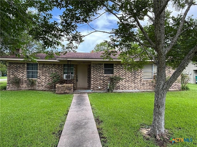 302 E Heard St, Ganado, TX 77962 - ranch-style home featuring brick siding, a front yard, and cooling unit