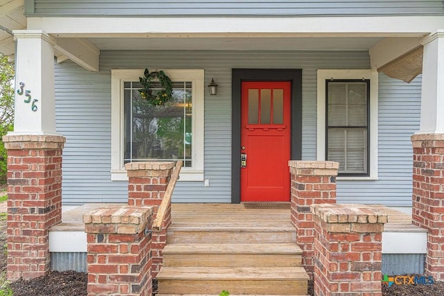 356 Kessler St, New Braunfels, TX 78130 - living area with wood finished floors and baseboards