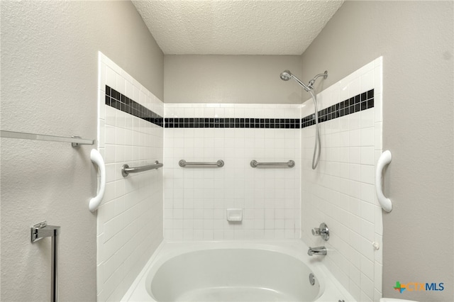 1335 Lakeside Loop, Round Rock, TX 78665 - bathroom with shower / bathtub combination and a textured ceiling