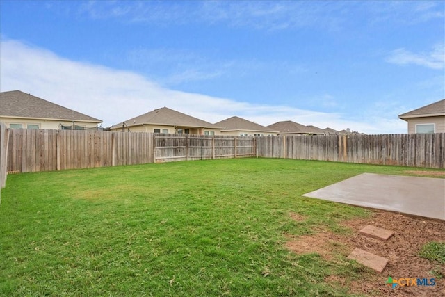 view of yard featuring a patio