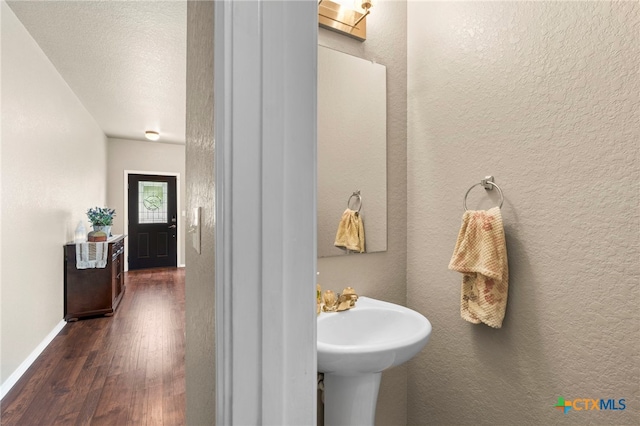 12530 Crockett Way, San Antonio, TX 78253 - bathroom featuring wood finished floors and a textured wall