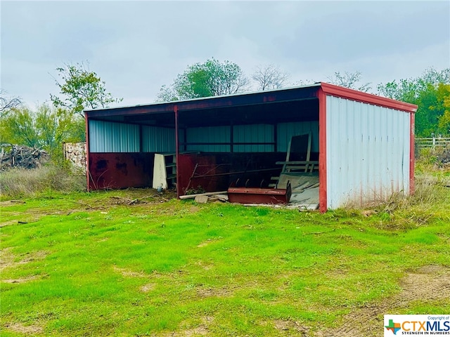 view of outdoor structure with a yard