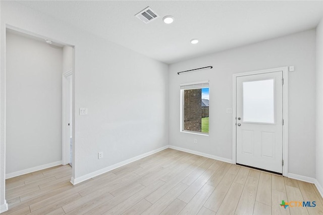 entryway featuring light wood finished floors, visible vents, and baseboards