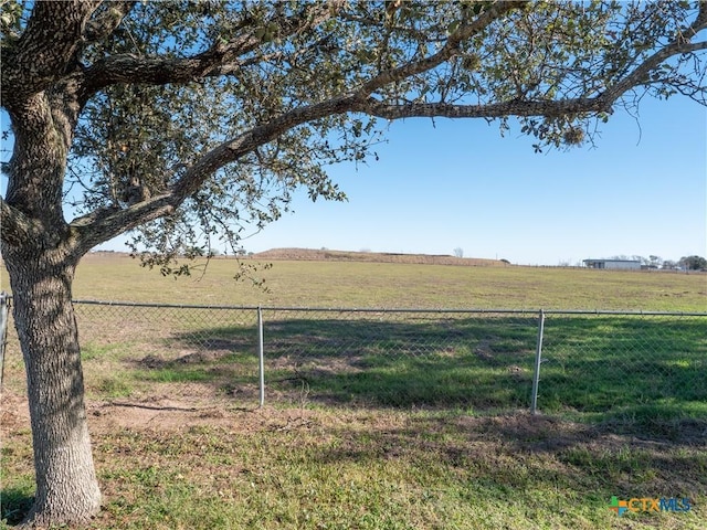 view of yard featuring a rural view