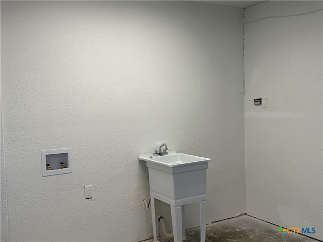 bathroom featuring concrete floors