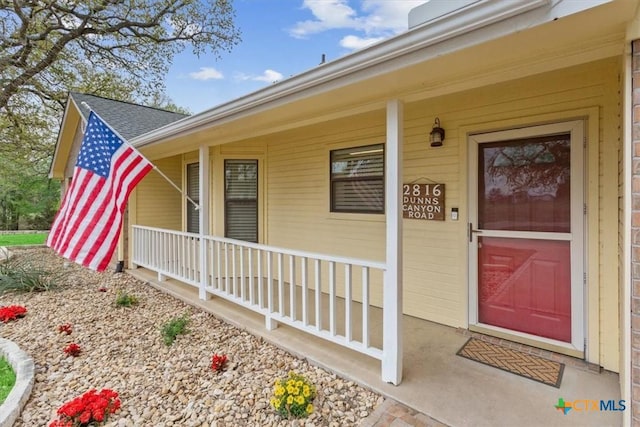 doorway to property with covered porch