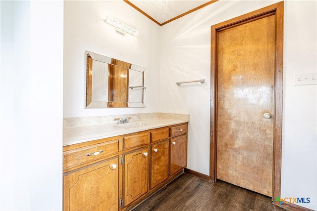 679 Royal Rd, Port Lavaca, TX 77979 - bathroom featuring ornamental molding, wood finished floors, and vanity
