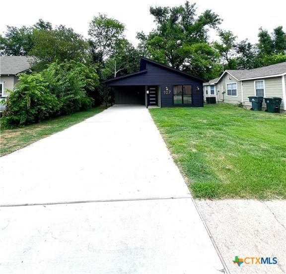 107 S 23rd St, Temple, TX 76504 - view of front of home featuring driveway, a front lawn, and a carport
