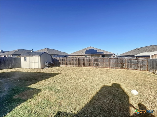 view of yard with a storage shed