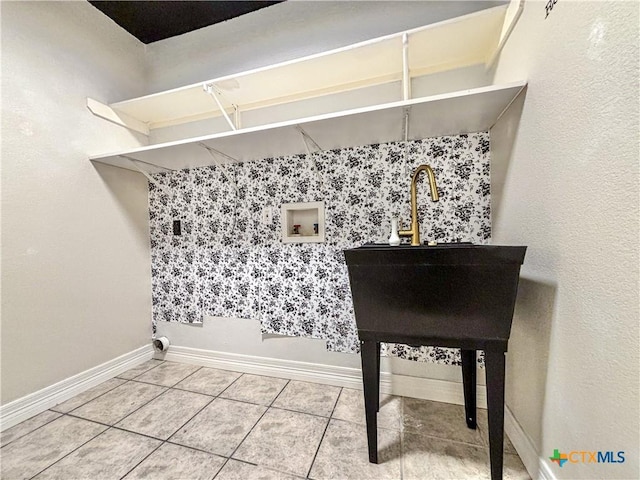 laundry room with tile patterned floors and washer hookup