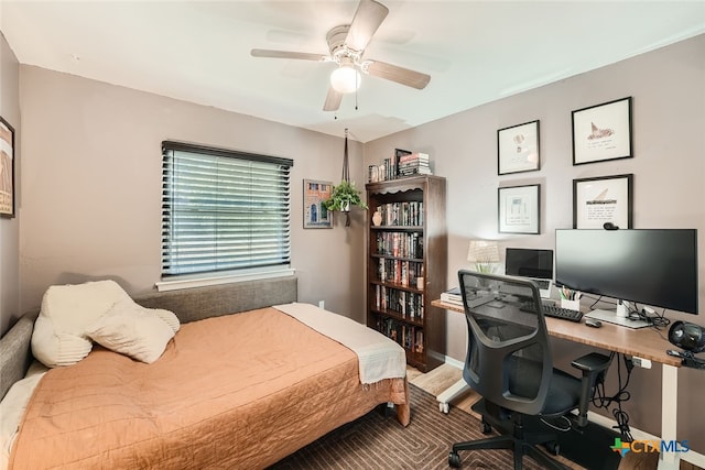 bedroom featuring ceiling fan