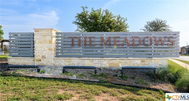 view of community / neighborhood sign