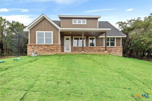 view of front of property with a front yard