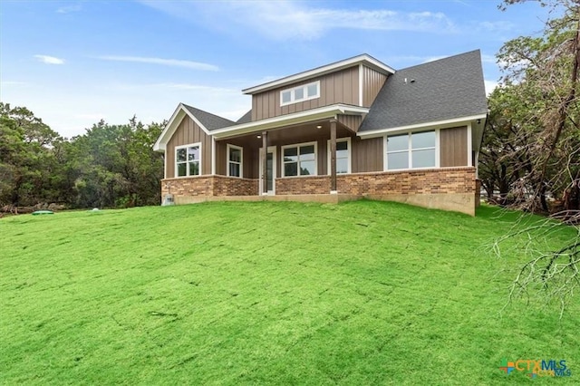 back of house featuring a lawn