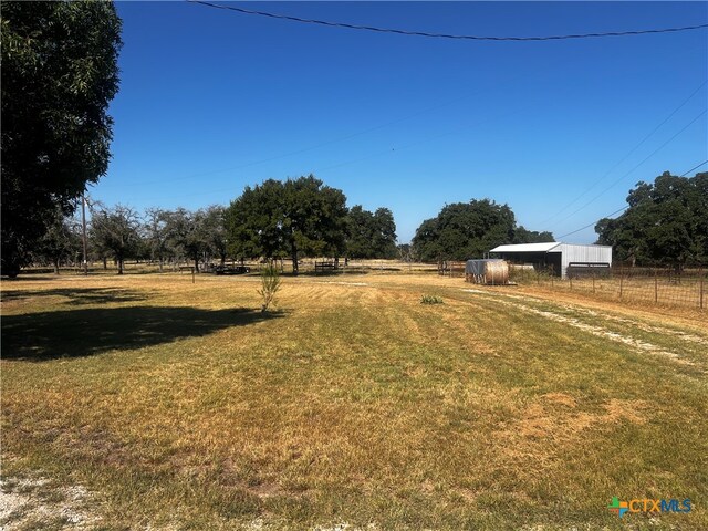 view of yard featuring a rural view