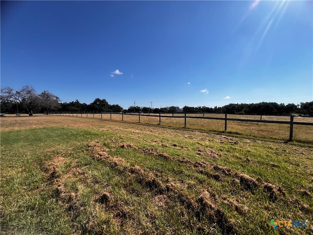 view of yard featuring a rural view