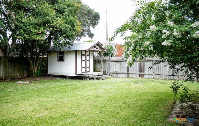 211 Alamogordo Dr, Victoria, TX 77904 - fenced backyard with a shed