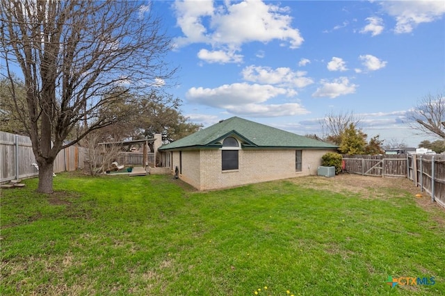 view of yard featuring a fenced backyard