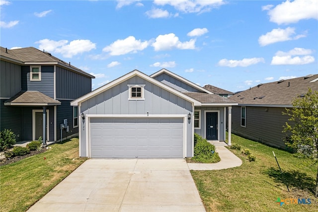 view of front facade featuring a front yard and a garage