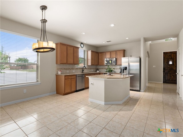 515 Secluded Grv, San Antonio, TX 78253 - kitchen featuring stainless steel appliances, a sink, decorative backsplash, a kitchen island, and hanging light fixtures