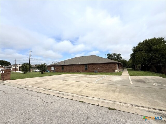 801AND803 S Live Oak St, Lampasas, TX 76550 - view of uncovered parking lot
