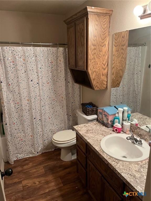 801AND803 S Live Oak St, Lampasas, TX 76550 - bathroom featuring wood finished floors and vanity