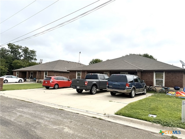 801AND803 S Live Oak St, Lampasas, TX 76550 - single story home with brick siding, a front yard, driveway, and roof with shingles