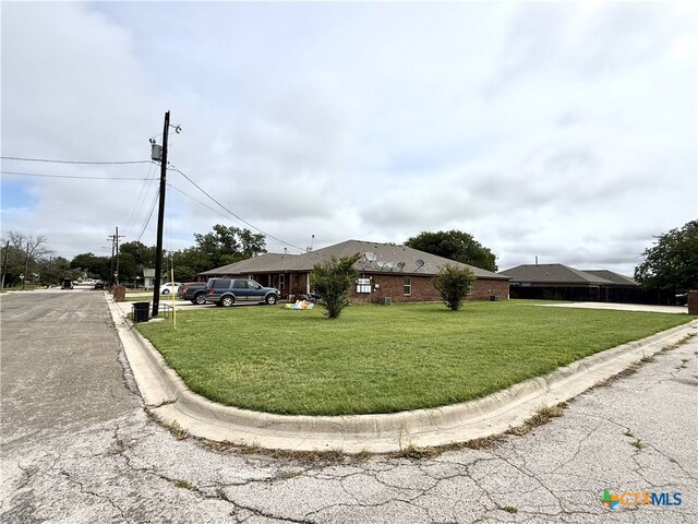 801AND803 S Live Oak St, Lampasas, TX 76550 - view of front of house with a front lawn and brick siding