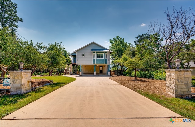 view of front property