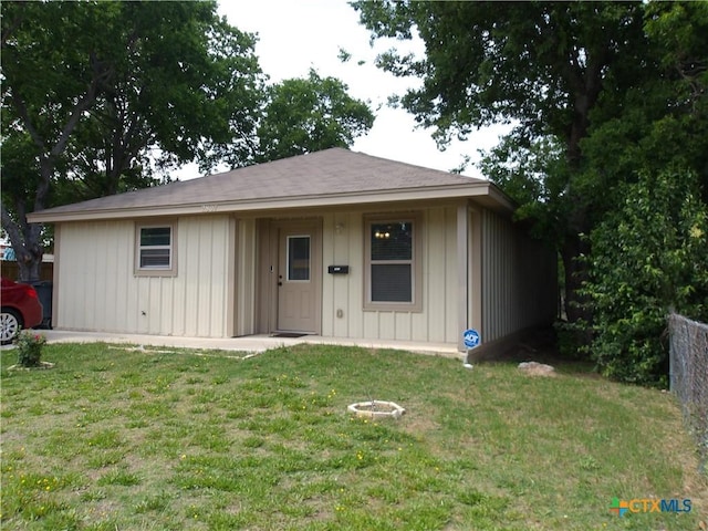 2807 Terrace Dr, Killeen, TX 76543 - view of front of house featuring board and batten siding and a front lawn