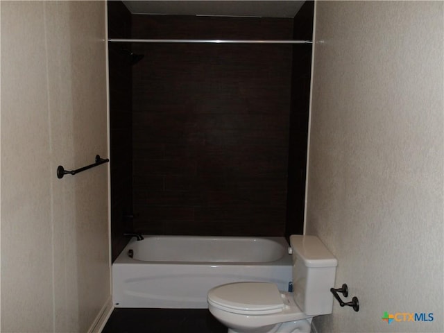 2807 Terrace Dr, Killeen, TX 76543 - full bathroom featuring toilet and washtub / shower combination