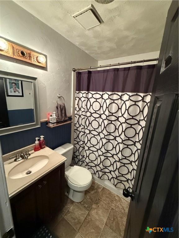 809 Michelle Dr, Copperas Cove, TX 76522 - full bath with a textured wall, vanity, a shower with curtain, and toilet