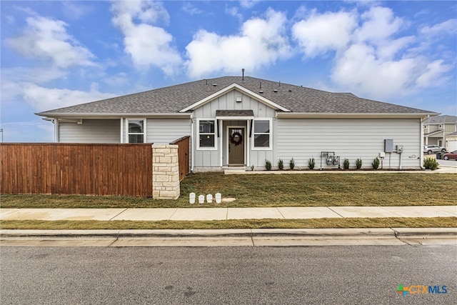 view of front of house with a front lawn