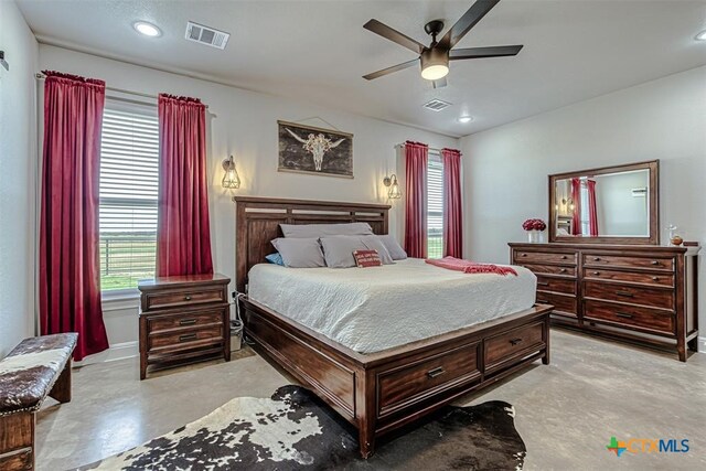 bedroom with ceiling fan