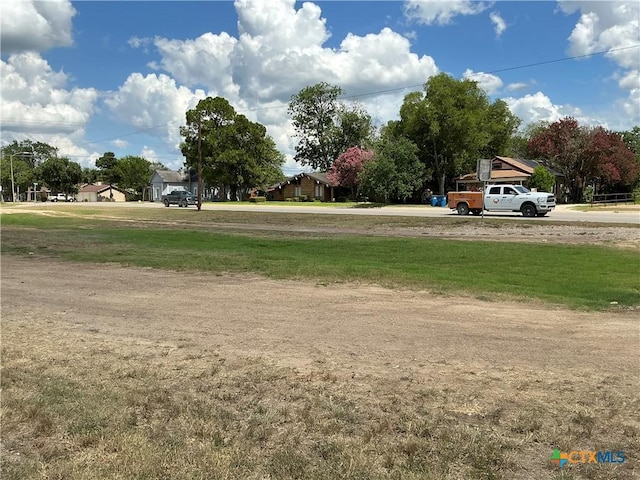 606 E Central Ave, Nixon, TX 78140