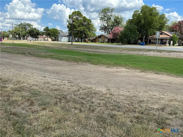 606 E Central Ave, Nixon, TX 78140