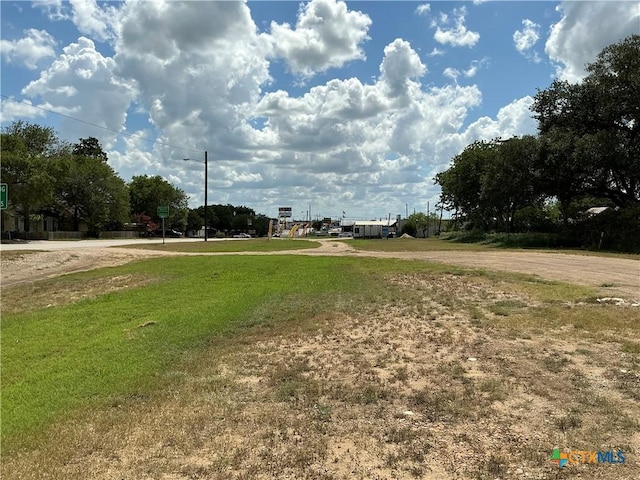 606 E Central Ave, Nixon, TX 78140