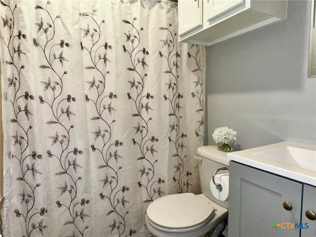 2918 Antelope Trl, Temple, TX 76504 - bathroom with vanity and toilet