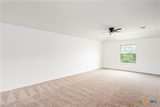 carpeted empty room featuring ceiling fan