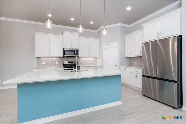 2904 Torino Reale Ave, Temple, TX 76502 - kitchen with appliances with stainless steel finishes, a sink, crown molding, backsplash, and a kitchen island with sink