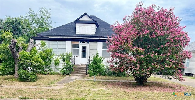 1108 S 47th St, Temple, TX 76504 - view of front of property featuring a front yard and a shingled roof